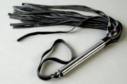 Черная Плеть с металлической ручкой